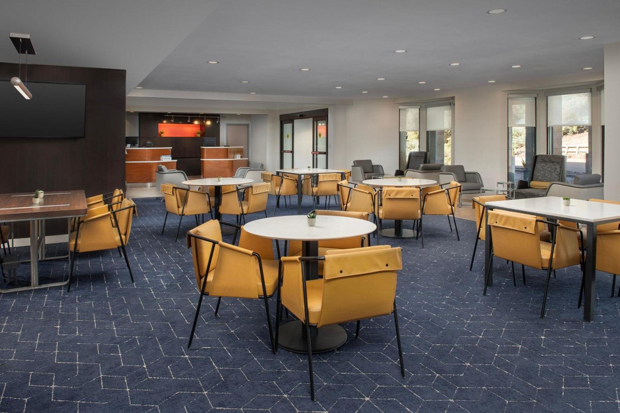 Courtyard By Marriott San Diego Carlsbad Exterior photo