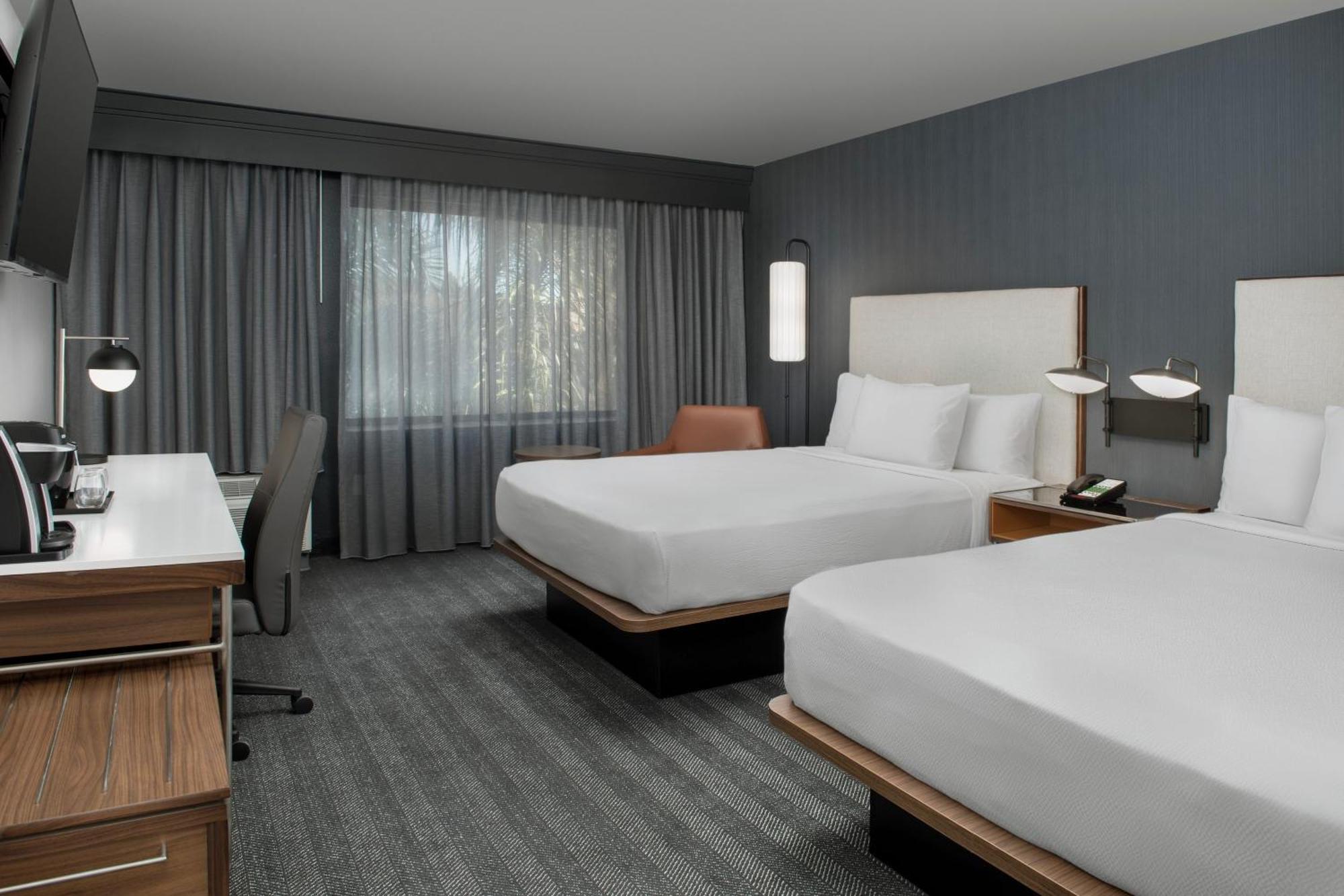 Courtyard By Marriott San Diego Carlsbad Exterior photo