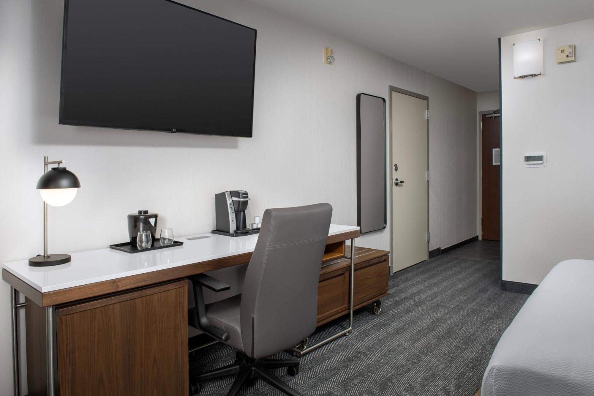 Courtyard By Marriott San Diego Carlsbad Exterior photo
